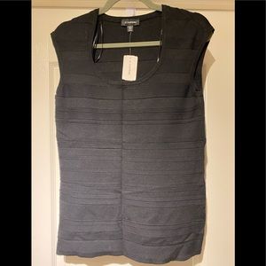 ✨NWT✨ Le Chateau - Sleeveless Ribbed Pattern Top